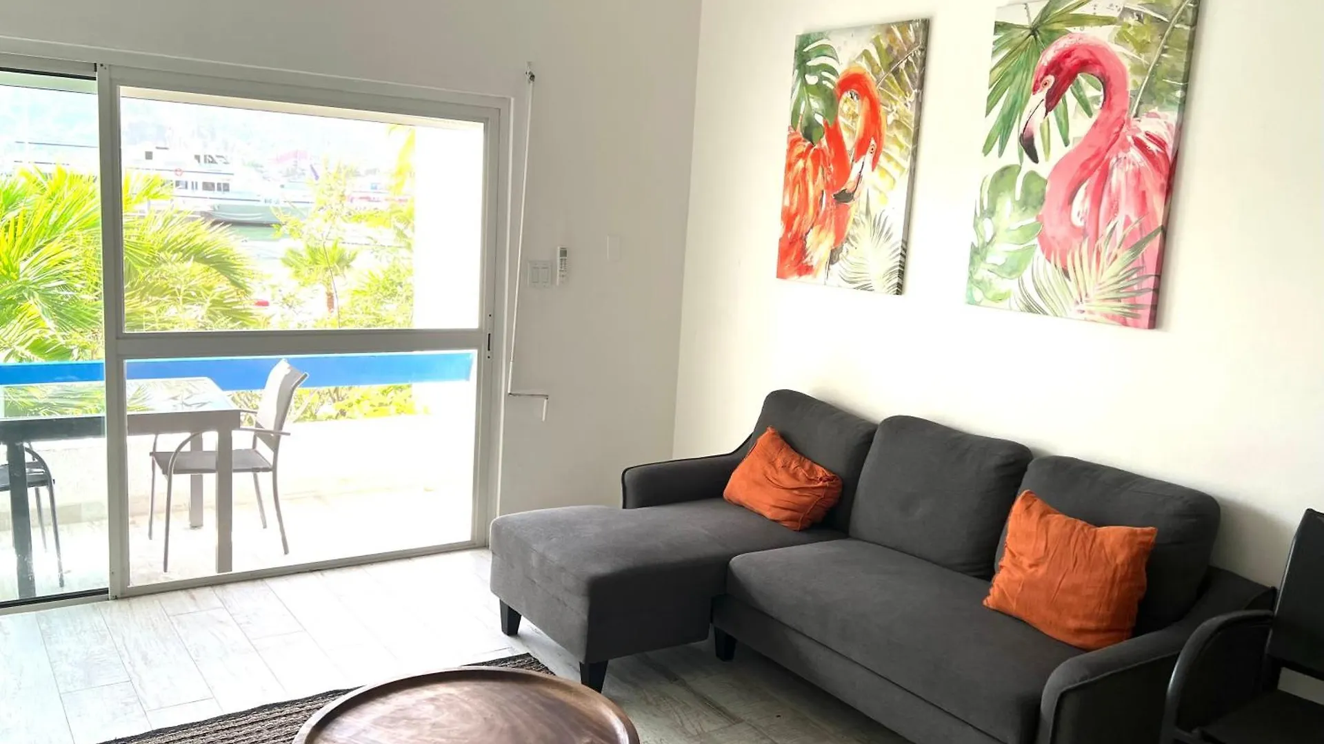 Apartment Appartement Neuf En Plein Coeur De Philipsburg Philipsburg