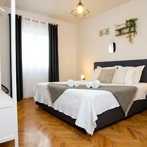Lolly Apartment Zadar